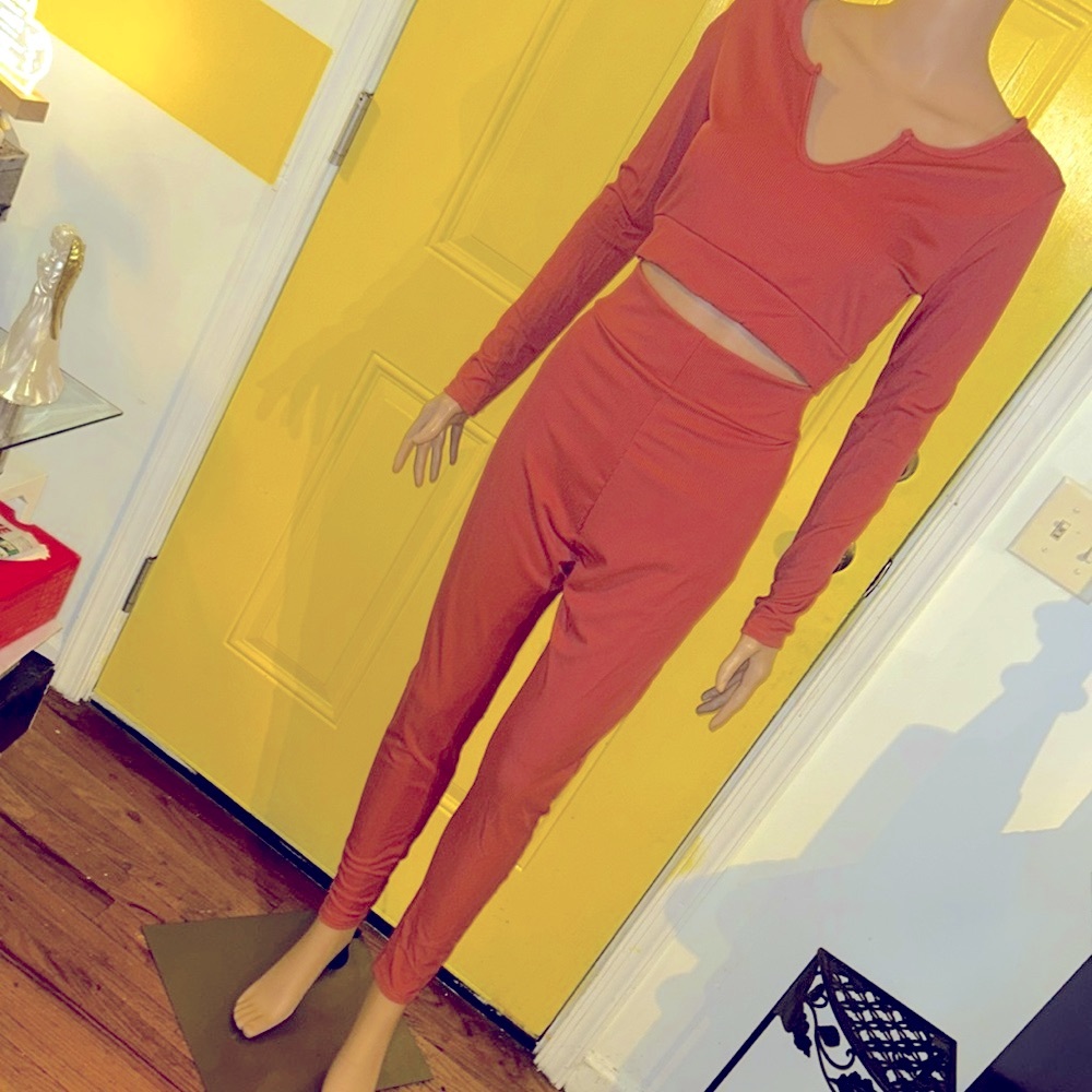 ShopTenOne 2 piece set active wear orange stretch 2 piece set size medium $18